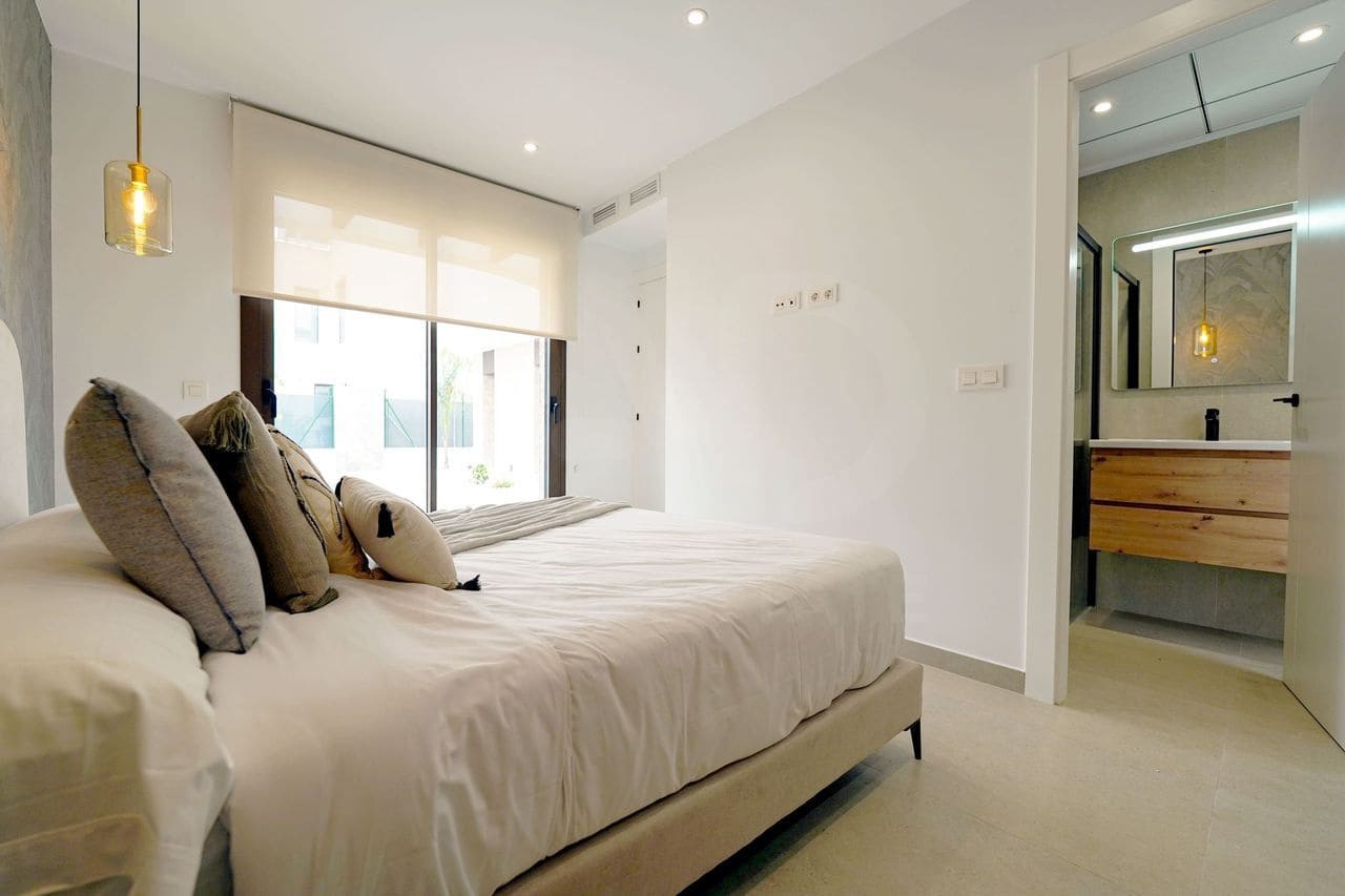 3 chambre Villa/Maison Mitoyenne à vendre à Alicante ville avec piscine - 439 000 € (Ref: 9987398)
