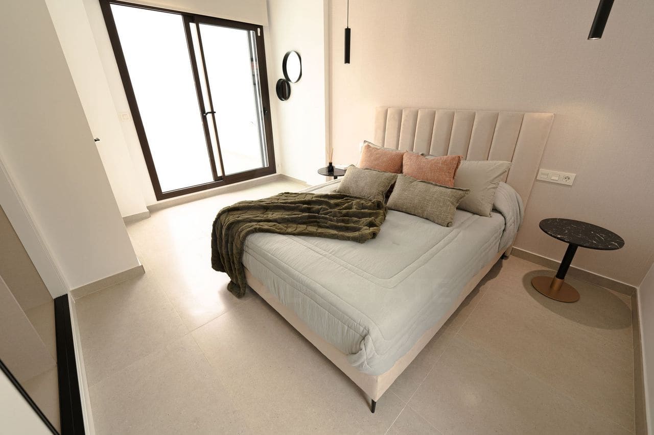 3 chambre Villa/Maison Mitoyenne à vendre à Alicante ville avec piscine - 439 000 € (Ref: 9987398)