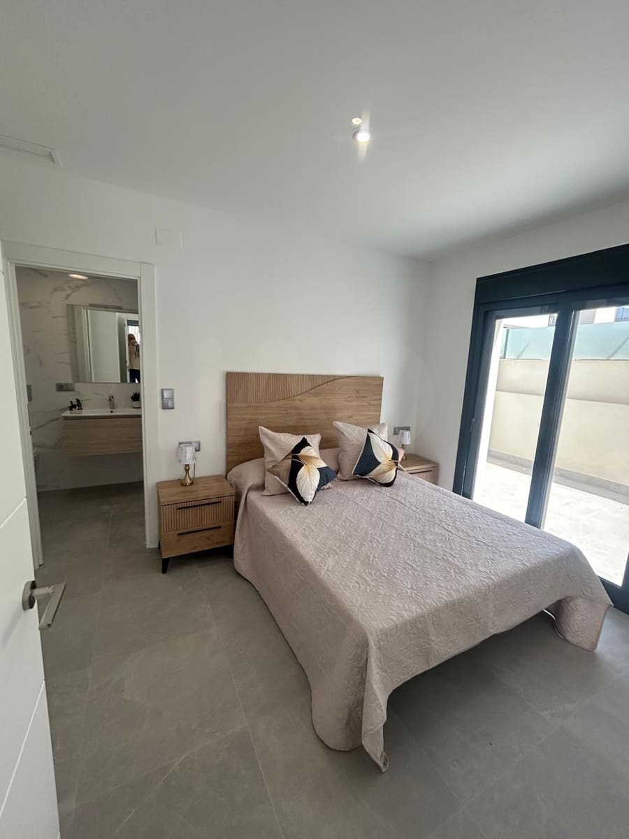 3 chambre Villa/Maison Mitoyenne à vendre à Alicante ville avec piscine - 439 000 € (Ref: 9987398)