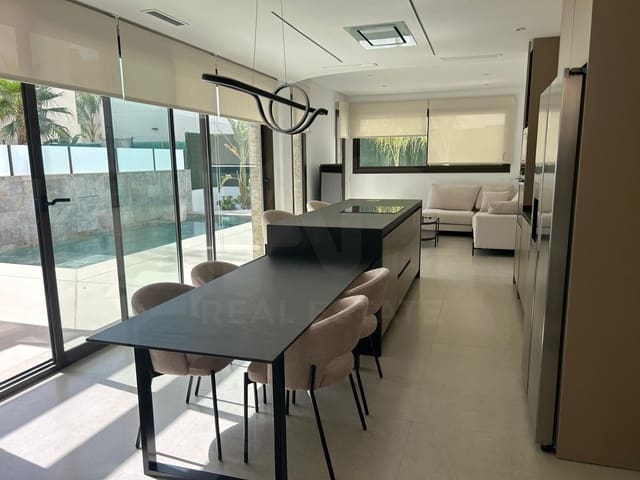 3 soverom Rekkehus til salgs i Alicante by med svømmebasseng - € 439 000 (Ref: 9987398)