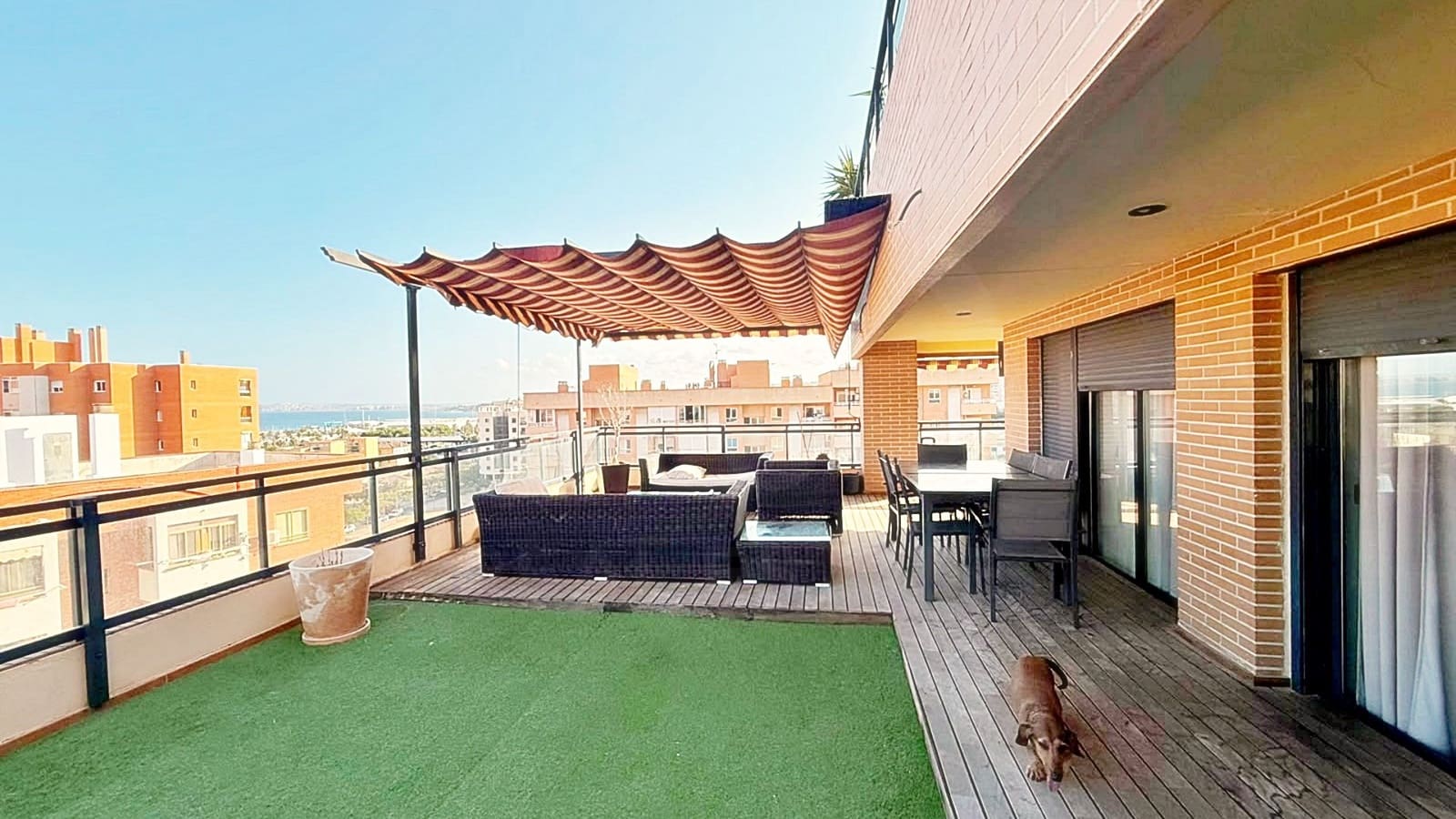 4 soverom Penthouse til salgs i Alicante by med svømmebasseng - € 800 000 (Ref: 9987403)