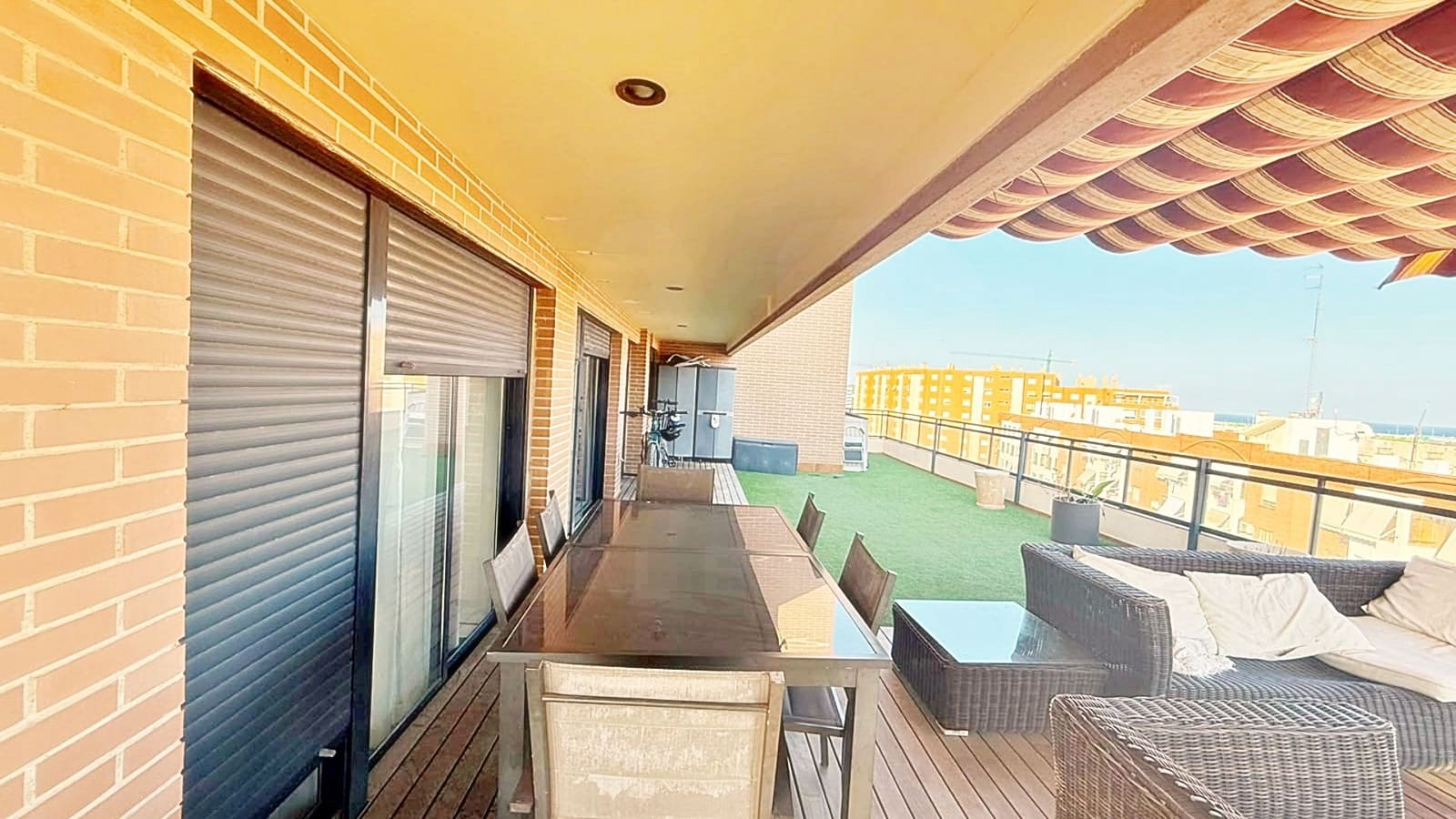 4 soverom Penthouse til salgs i Alicante by med svømmebasseng - € 800 000 (Ref: 9987403)