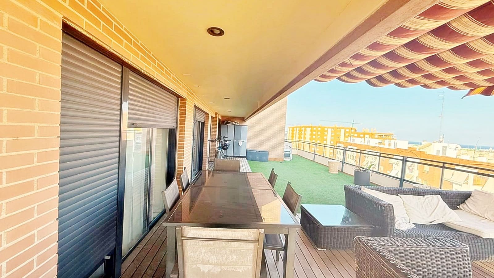 4 soverom Penthouse til salgs i Alicante by med svømmebasseng - € 800 000 (Ref: 9987403)