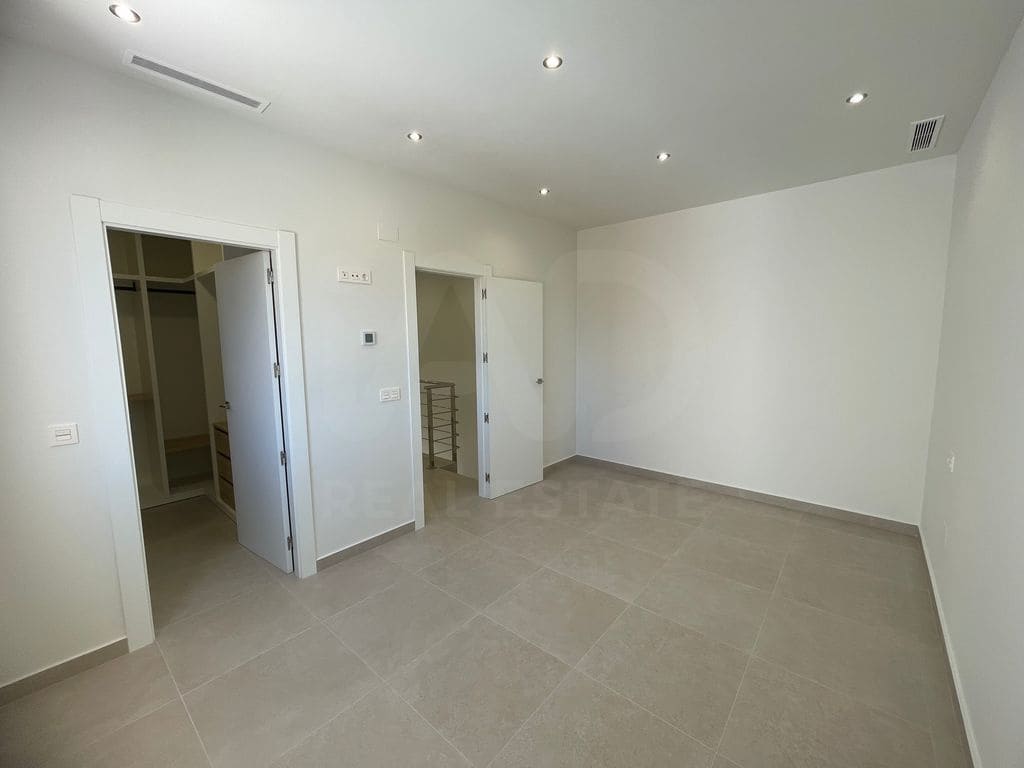 3 bedroom Terraced Villa for sale in Alicante / Alacant city with pool - € 359,900 (Ref: 9987409)