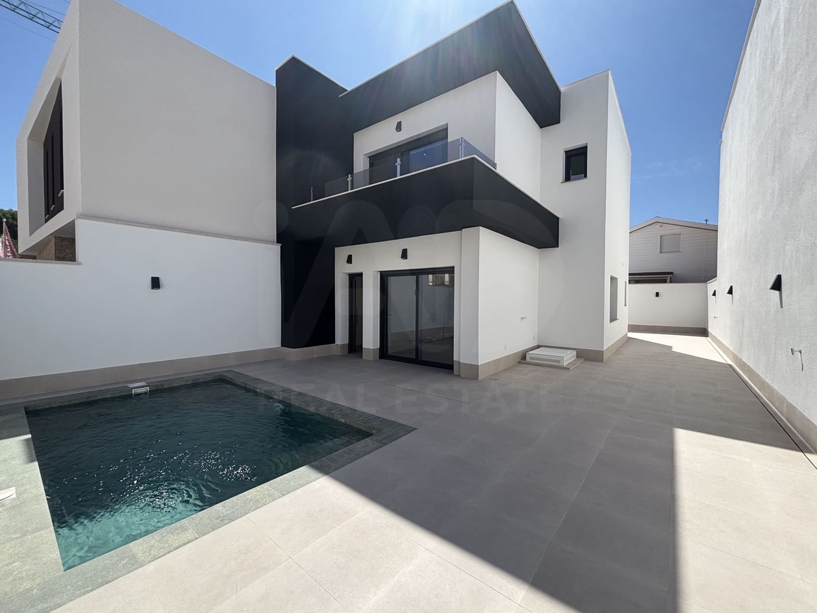 3 bedroom Terraced Villa for sale in Alicante / Alacant city with pool - € 359,900 (Ref: 9987409)