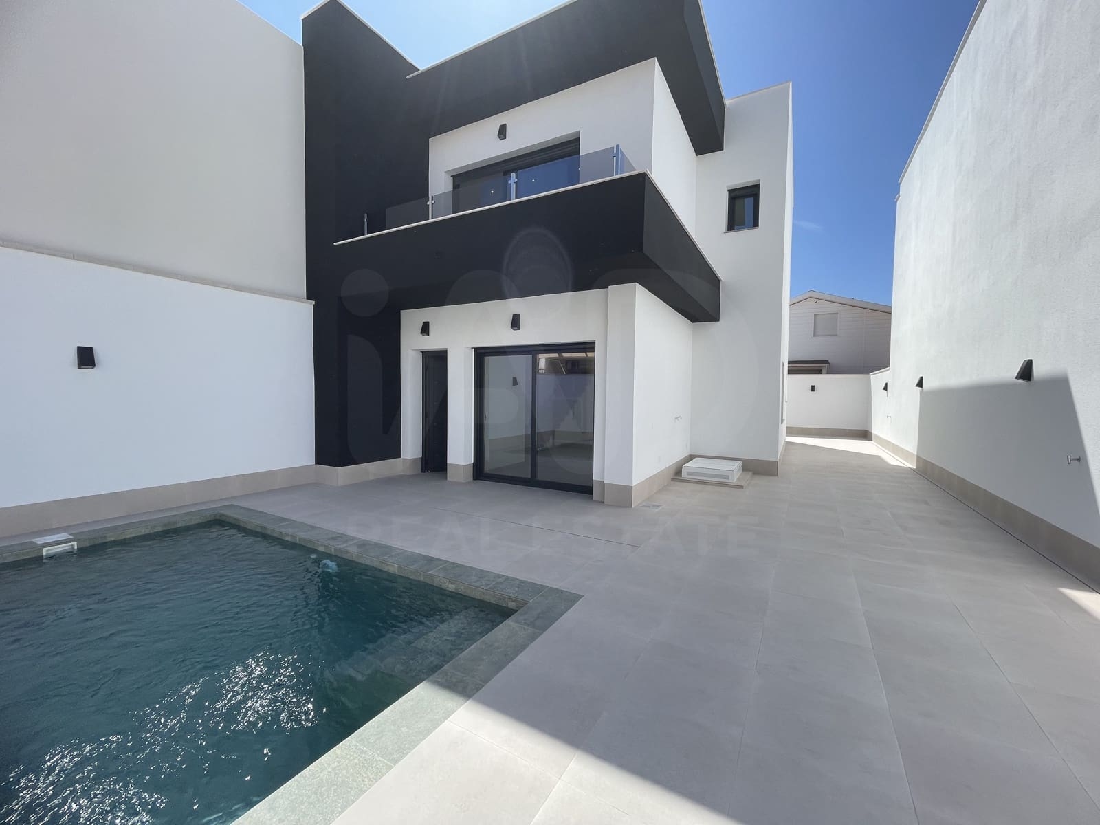 3 bedroom Terraced Villa for sale in Alicante / Alacant city with pool - € 359,900 (Ref: 9987409)