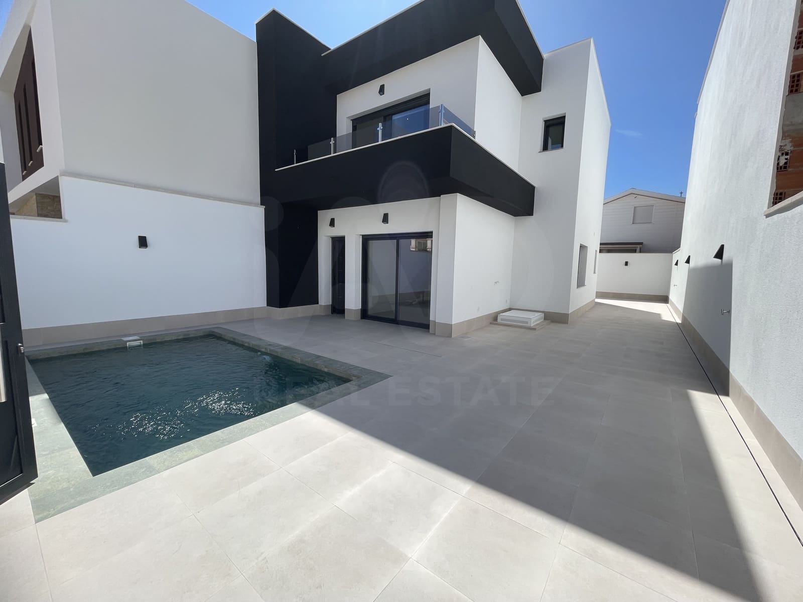 3 bedroom Terraced Villa for sale in Alicante / Alacant city with pool - € 359,900 (Ref: 9987409)