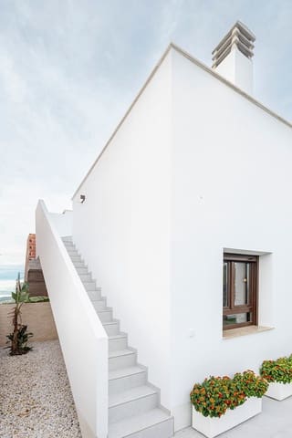 Chalet de 2 habitaciones en Orihuela en venta con piscina - 351.000 € (Ref: 9987415)