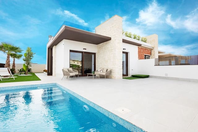 Chalet de 2 habitaciones en Orihuela en venta con piscina - 351.000 € (Ref: 9987415)