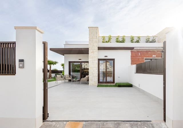 Chalet de 2 habitaciones en Orihuela en venta con piscina - 351.000 € (Ref: 9987415)