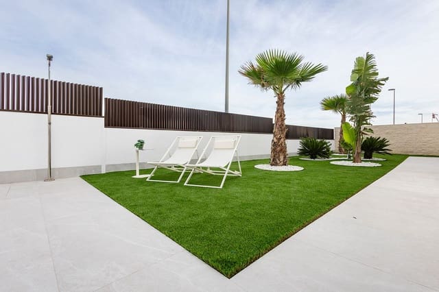 Chalet de 2 habitaciones en Orihuela en venta con piscina - 351.000 € (Ref: 9987415)