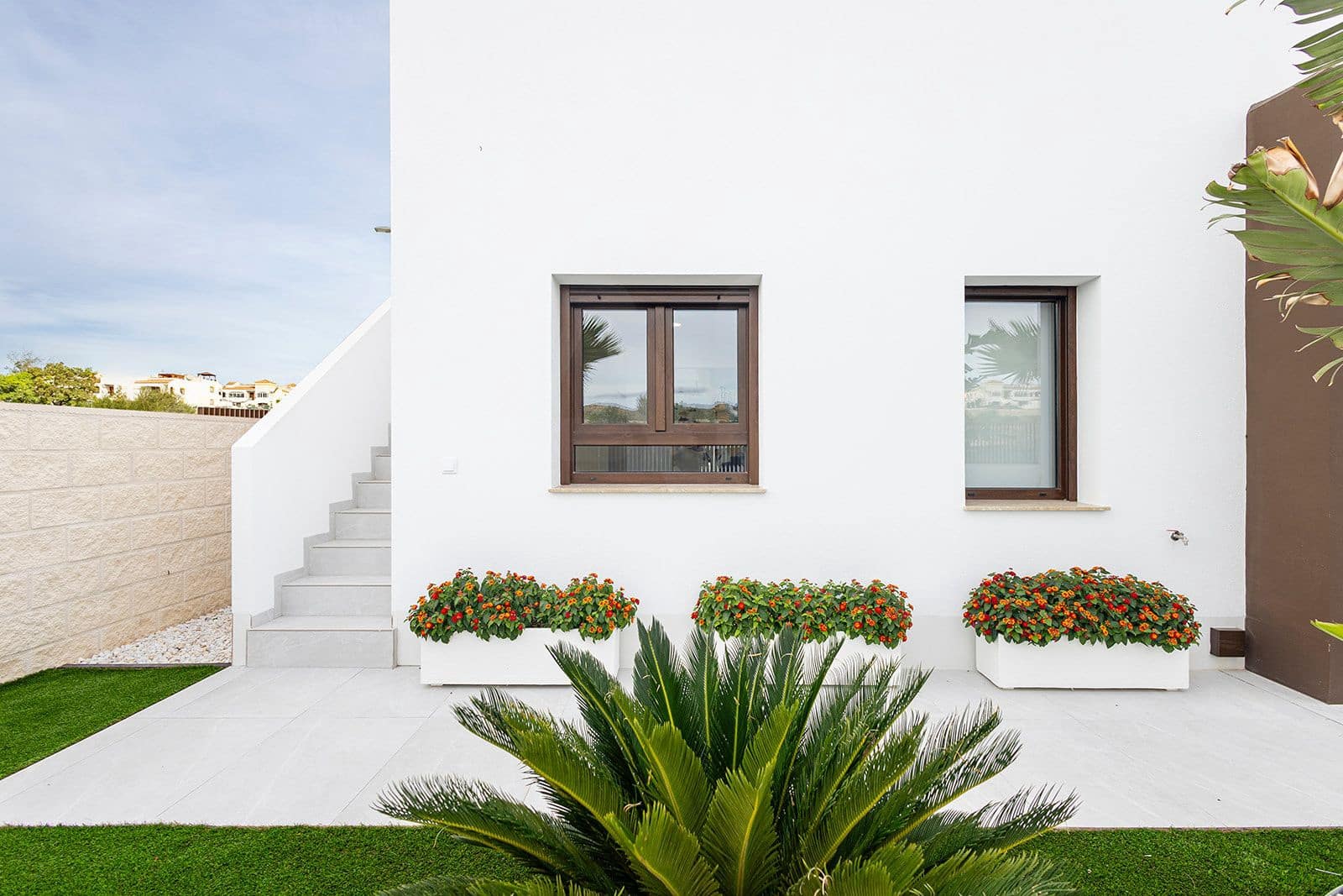 Chalet de 2 habitaciones en Orihuela en venta con piscina - 351.000 € (Ref: 9987415)