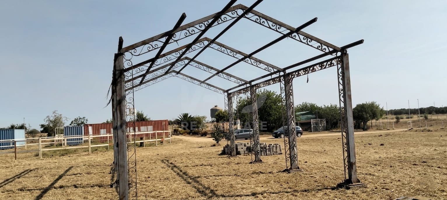 Mark till salu i Sevilla stad - 266 000 € (Ref: 9987430)