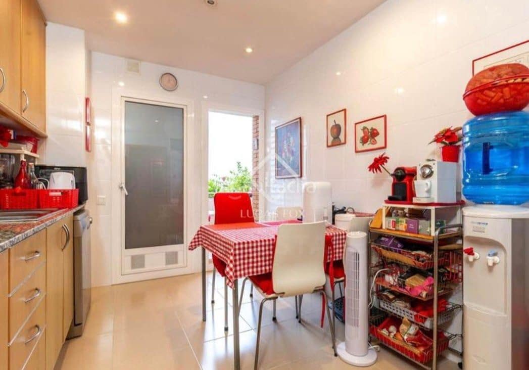 Apartamento de 4 habitaciones en Sant Feliu de Llobregat en venta con piscina - 819.000 € (Ref: 9987445)