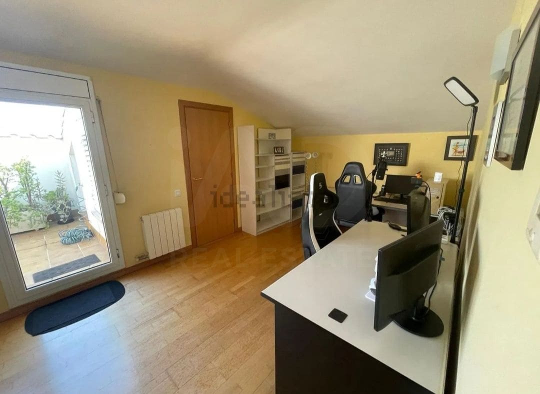Apartamento de 4 habitaciones en Sant Feliu de Llobregat en venta con piscina - 819.000 € (Ref: 9987445)