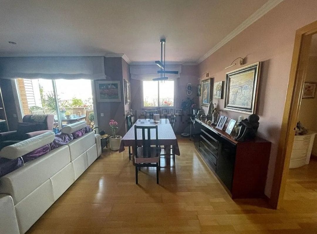 Apartamento de 4 habitaciones en Sant Feliu de Llobregat en venta con piscina - 819.000 € (Ref: 9987445)