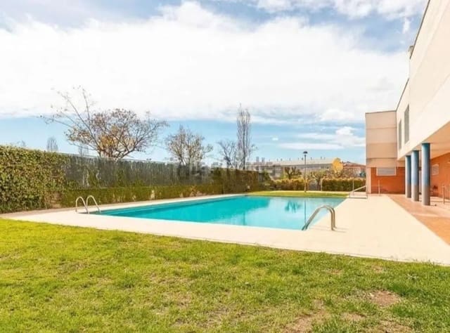 Apartamento de 4 habitaciones en Sant Feliu de Llobregat en venta con piscina - 819.000 € (Ref: 9987445)