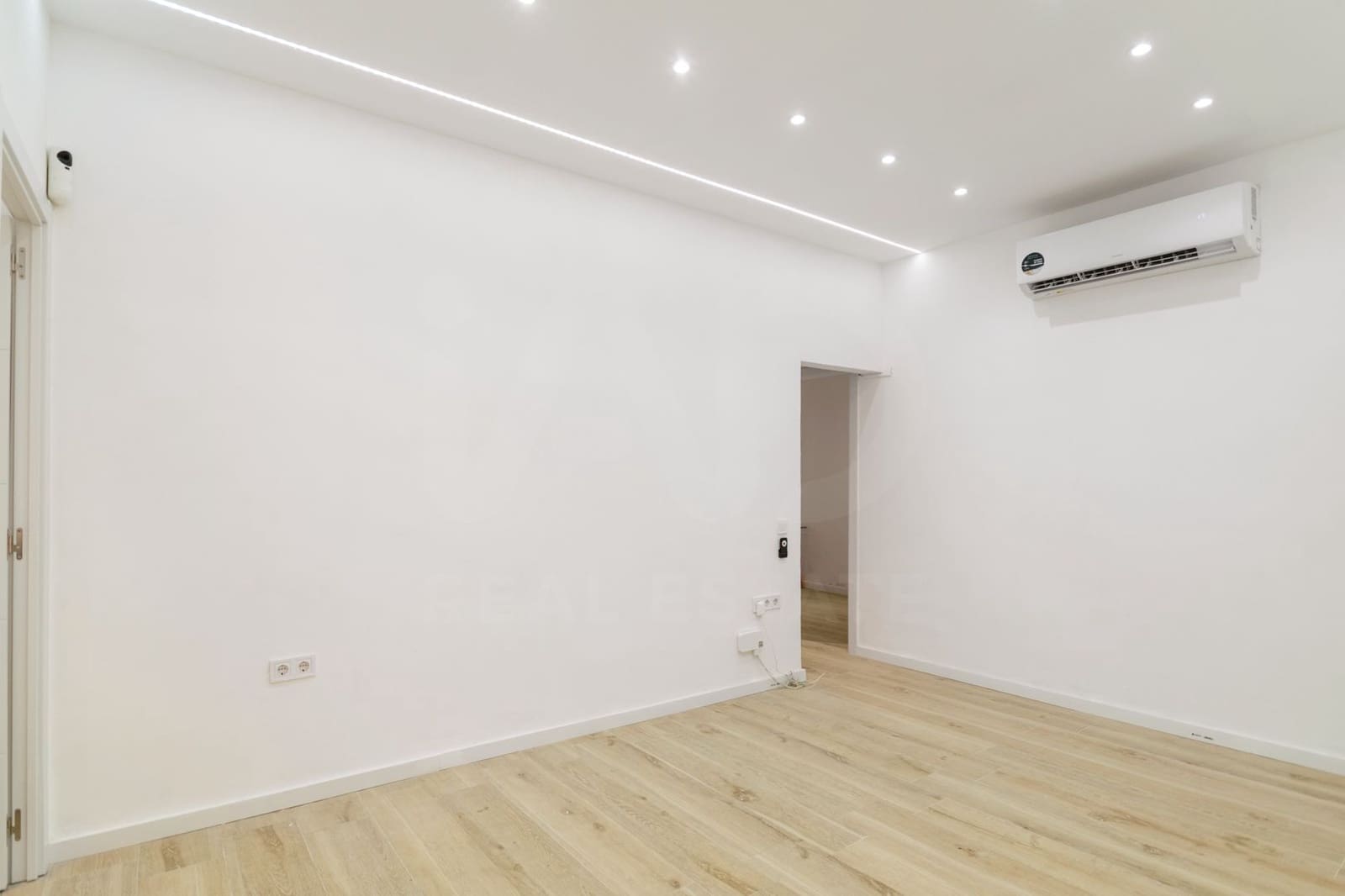 3 soveværelse Lejlighed til salg i Barcelona by - € 328.000 (Ref: 9987446)