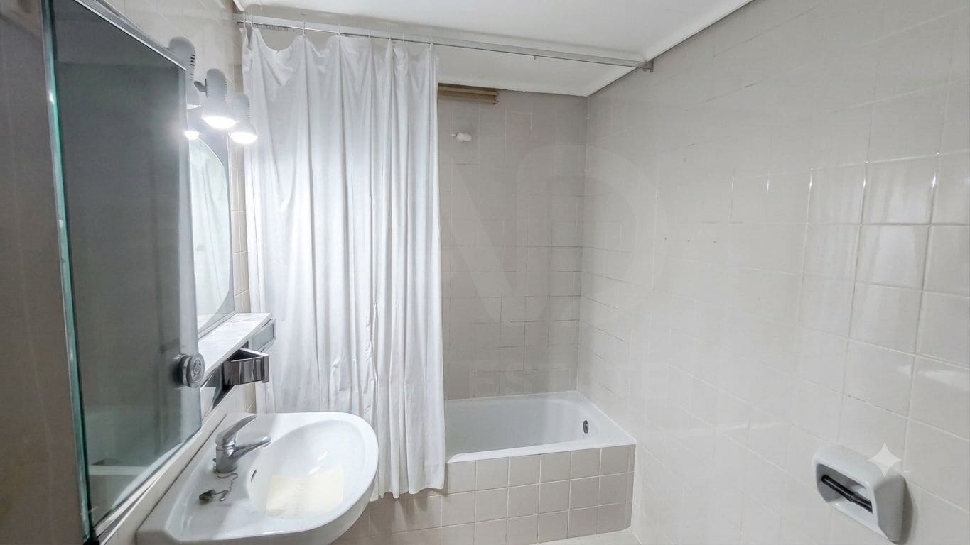 5 soveværelse Lejlighed til salg i Castello de la Plana med swimmingpool garage - € 484.000 (Ref: 9987449)