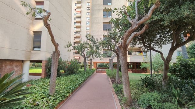 5 soveværelse Lejlighed til salg i Castelló de la Plana med swimmingpool garage - € 484.000 (Ref: 9987449)