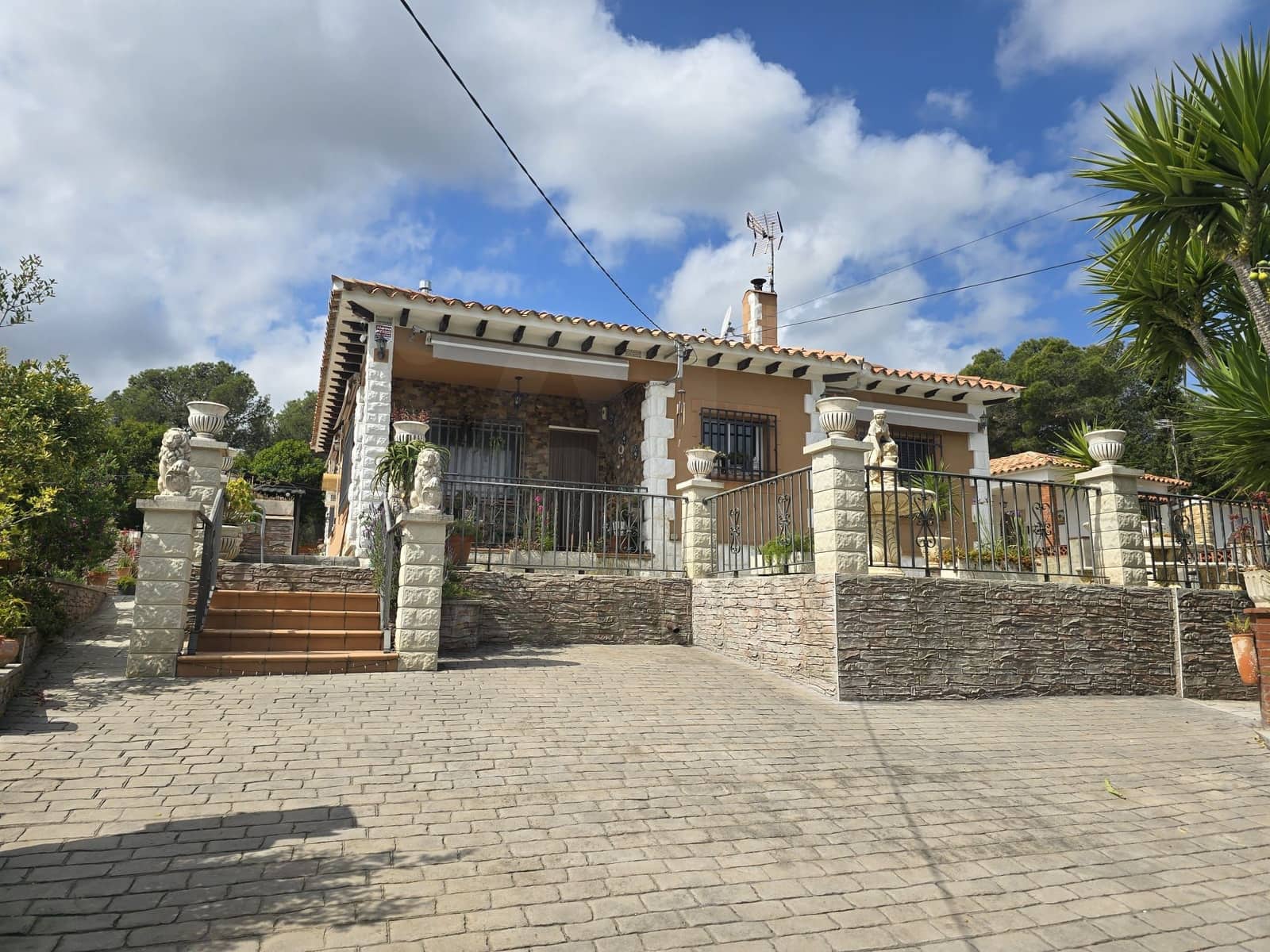 4 camera da letto Villa in vendita in Barcelona citta con garage - 290.000 € (Rif: 9987453)