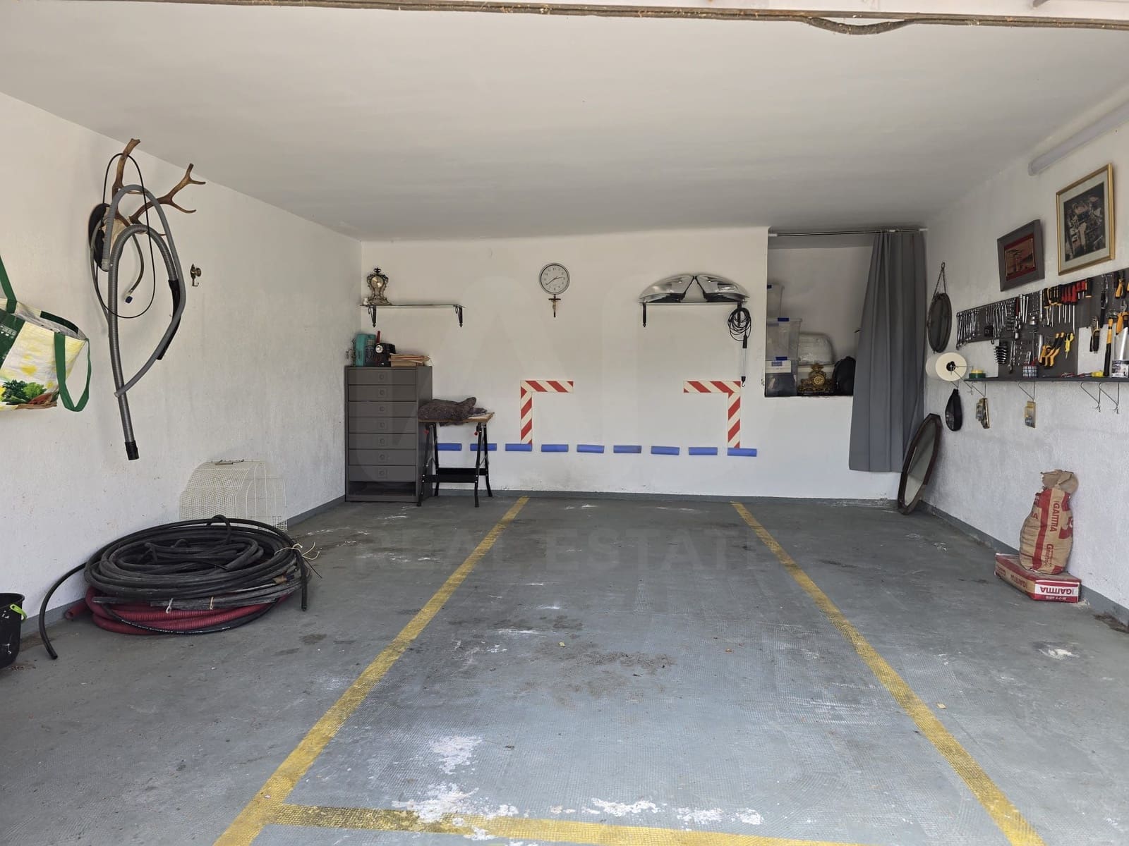 4 camera da letto Villa in vendita in Barcelona citta con garage - 290.000 € (Rif: 9987453)