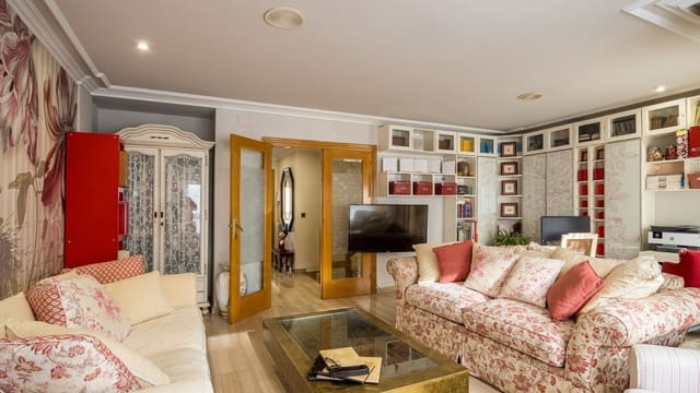 4 chambre Villa/Maison Mitoyenne à vendre à Arnedo avec piscine garage - 425 000 € (Ref: 9987459)