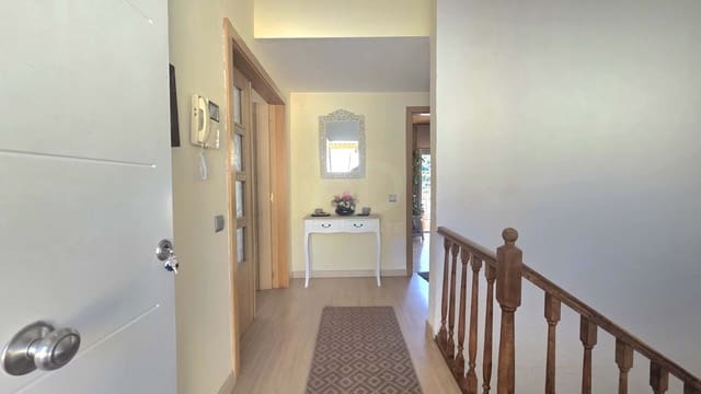 6 soveværelse Byhus til salg i Calafell med garage - € 350.000 (Ref: 9987462)