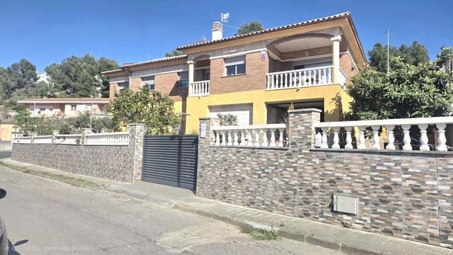 6 soveværelse Byhus til salg i Calafell med garage - € 350.000 (Ref: 9987462)