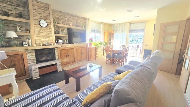 6 soveværelse Byhus til salg i Calafell med garage - € 350.000 (Ref: 9987462)