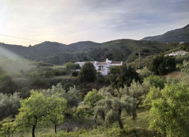 Finca/Casa Rural de 3 habitaciones en Sedella en venta con piscina garaje - 355.000 € (Ref: 9987465)