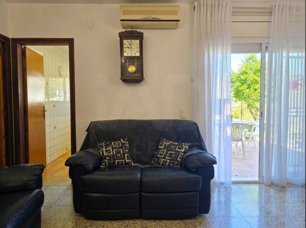 5 bedroom Villa for sale in Tarragona city with pool - € 329,000 (Ref: 9987471)
