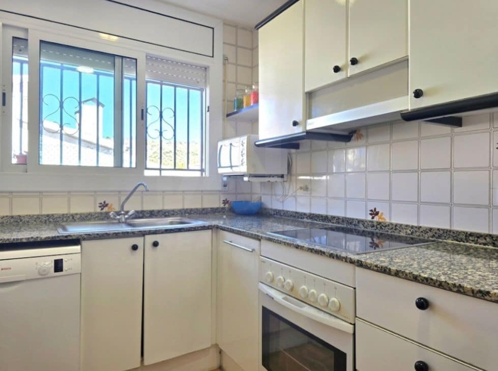 5 bedroom Villa for sale in Tarragona city with pool - € 329,000 (Ref: 9987471)