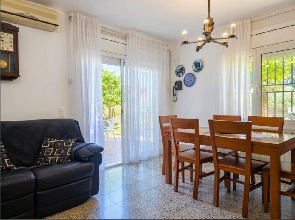 5 bedroom Villa for sale in Tarragona city with pool - € 329,000 (Ref: 9987471)
