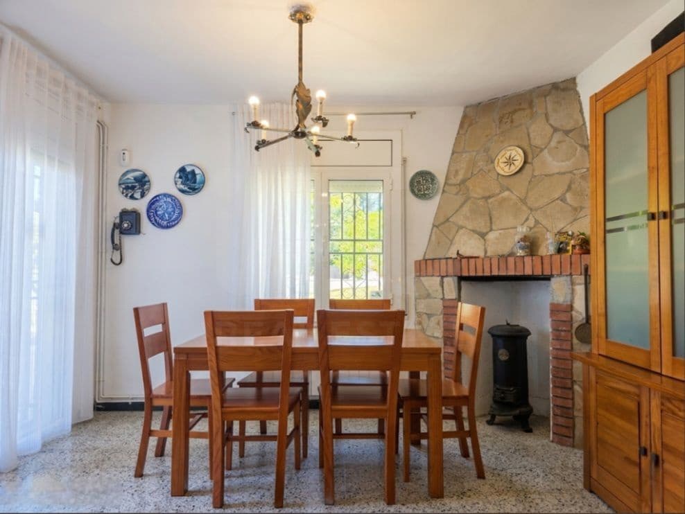 5 bedroom Villa for sale in Tarragona city with pool - € 329,000 (Ref: 9987471)