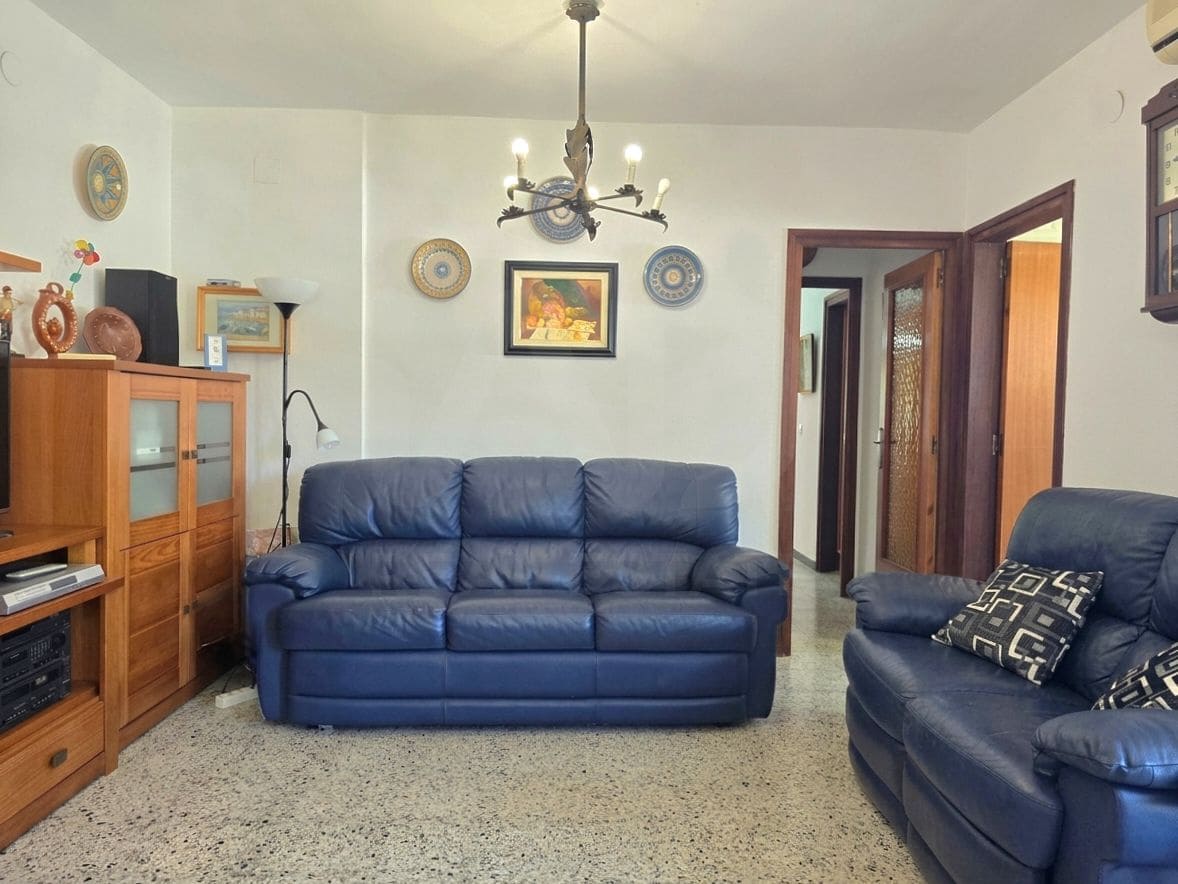 5 bedroom Villa for sale in Tarragona city with pool - € 329,000 (Ref: 9987471)
