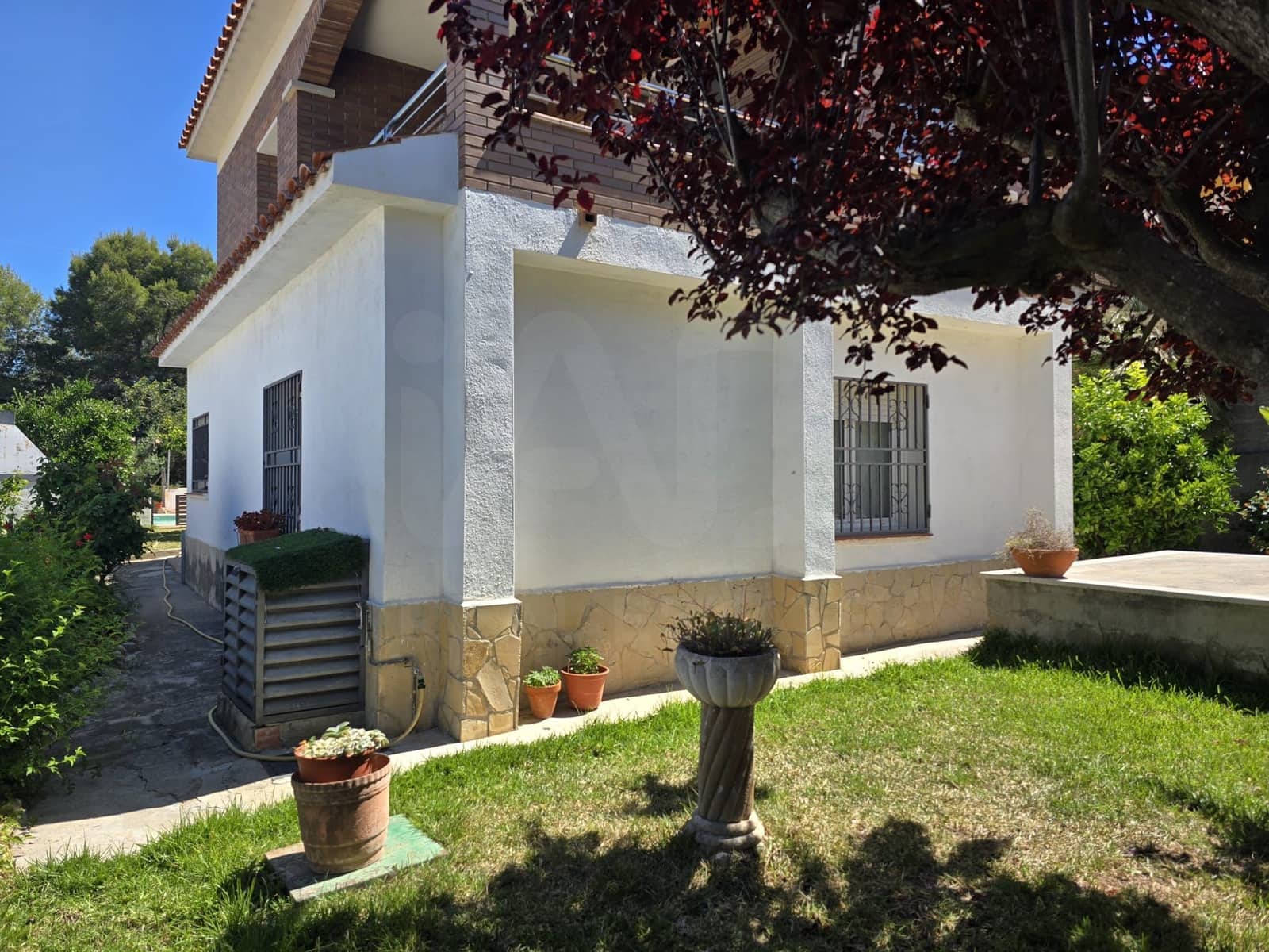 5 bedroom Villa for sale in Tarragona city with pool - € 329,000 (Ref: 9987471)