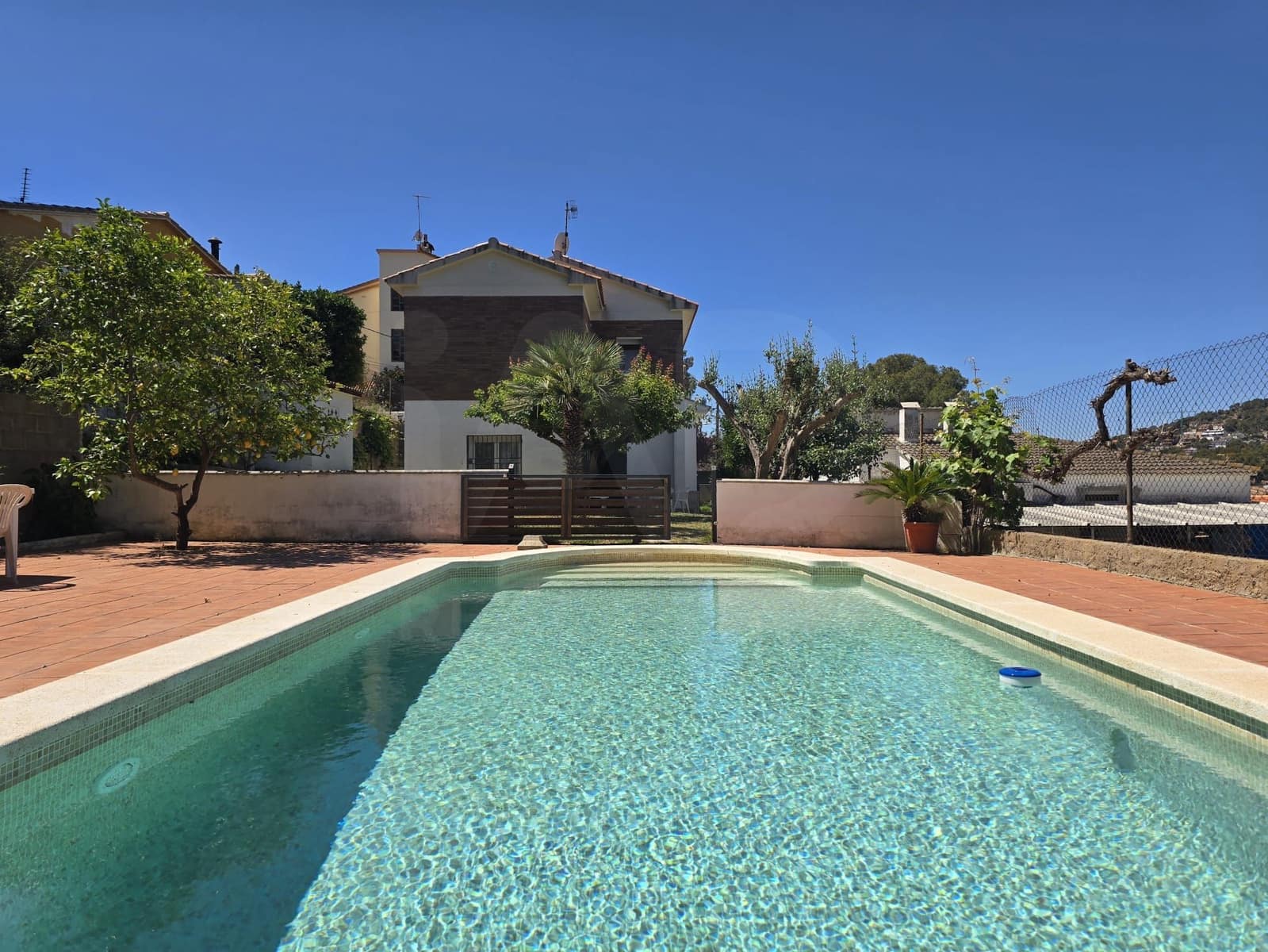 5 bedroom Villa for sale in Tarragona city with pool - € 329,000 (Ref: 9987471)