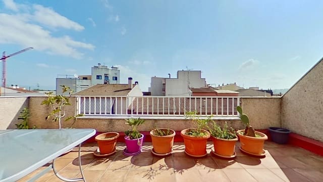 4 bedroom Terraced Villa for sale in Tarragona city with garage - € 237,000 (Ref: 9987472)
