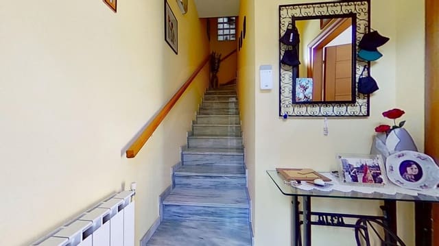 4 bedroom Terraced Villa for sale in Tarragona city with garage - € 237,000 (Ref: 9987472)