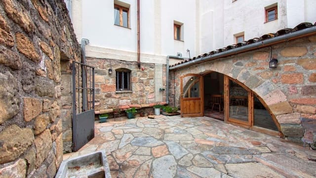 9 bedroom Townhouse for sale in Tarragona city - € 589,000 (Ref: 9987479)
