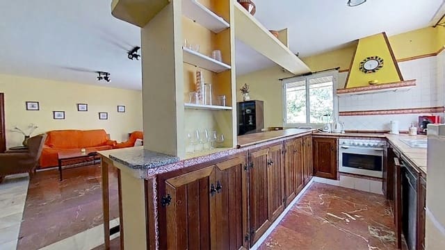 5 sovrum Hus till salu i Sevilla stad med pool garage - 360 000 € (Ref: 9987485)