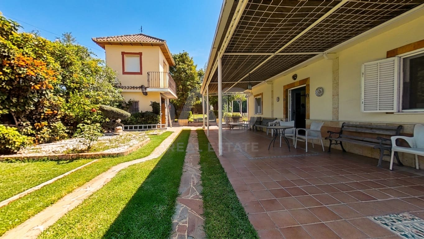 5 soverom Hus til salgs i Sevilla by med svømmebasseng garasje - € 360 000 (Ref: 9987485)