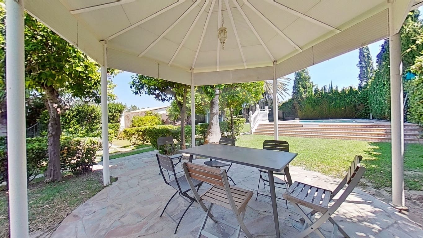 5 soverom Hus til salgs i Sevilla by med svømmebasseng garasje - € 360 000 (Ref: 9987485)