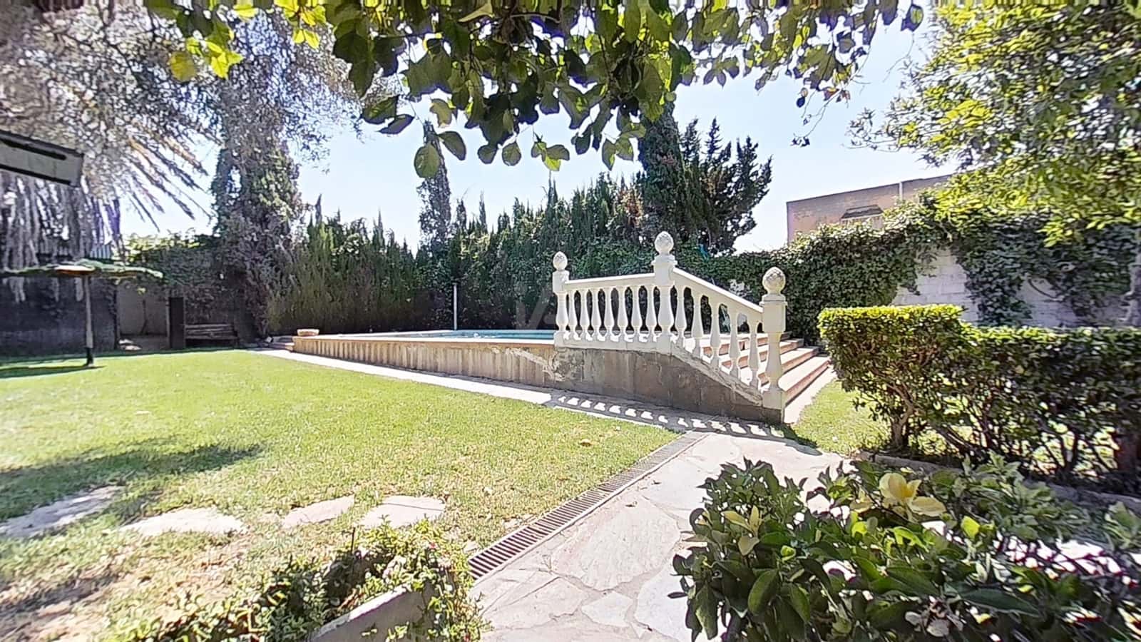5 soverom Hus til salgs i Sevilla by med svømmebasseng garasje - € 360 000 (Ref: 9987485)