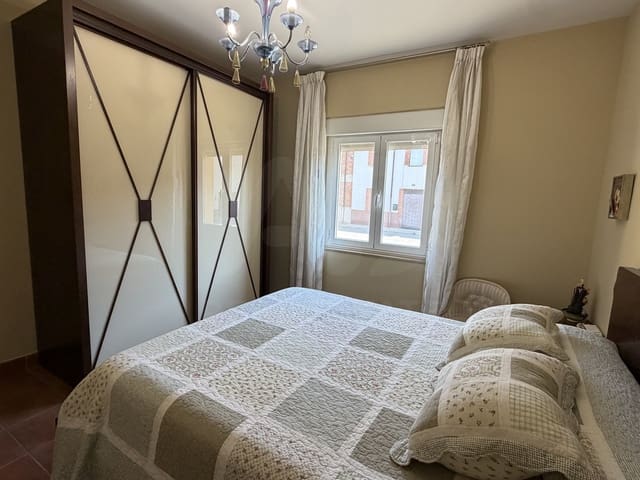 5 sypialnia Dom na sprzedaż w Miasto León z garażem - 180 000 € (Ref: 9987486)