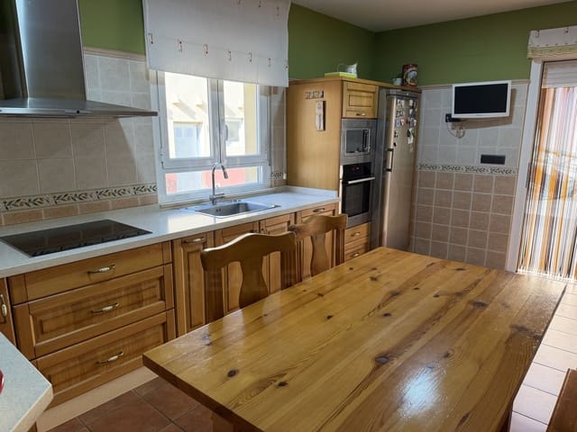 5 sypialnia Dom na sprzedaż w Miasto León z garażem - 180 000 € (Ref: 9987486)