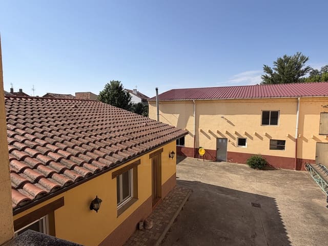 5 sypialnia Dom na sprzedaż w Miasto León z garażem - 180 000 € (Ref: 9987486)