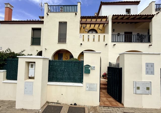 3 soverom Rekkehus til salgs i Huelva by med svømmebasseng - € 265 000 (Ref: 9987487)
