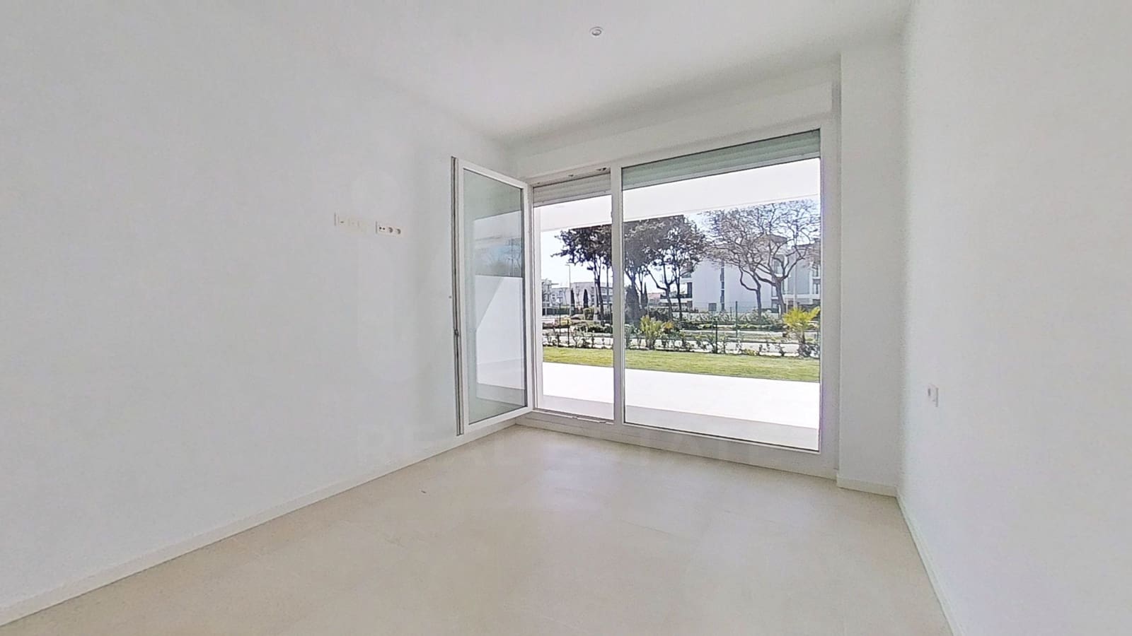3 Zimmer Apartment zu verkaufen in Cadiz Stadt mit Pool Garage - 695.000 € (Ref: 9987493)